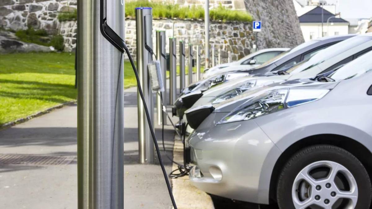 As vendas dos carros novos com combustível fóssil será a partir de 2030